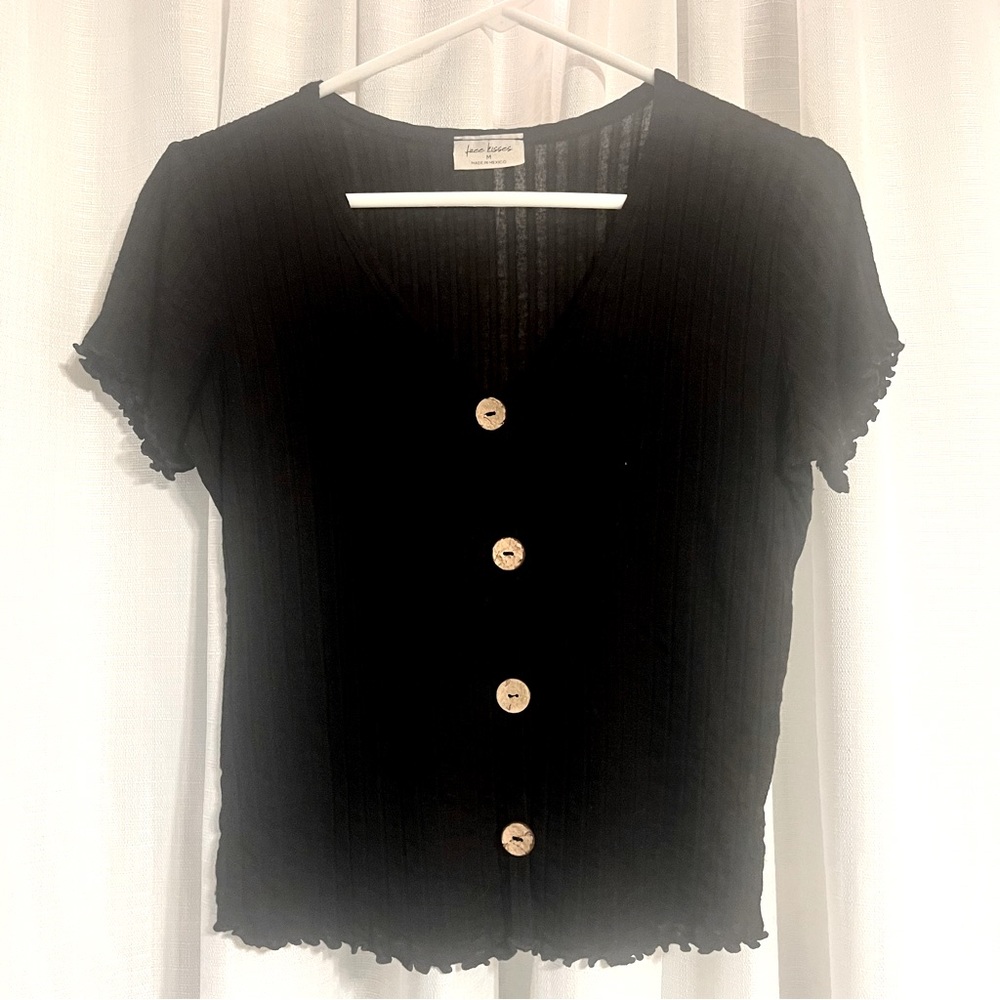 Medium black top.